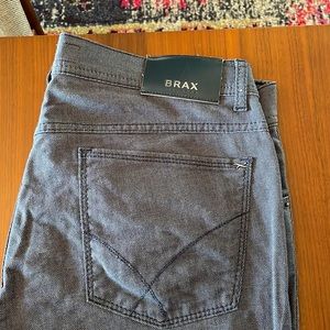 Amazing Brax light denim pants. 33/32